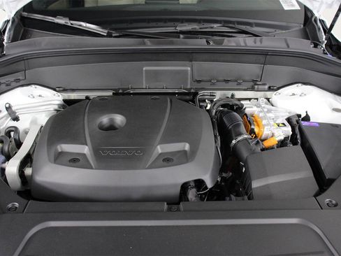 New 2026 Volvo XC90 T8 Plus w/ Protection Package Premier image 12