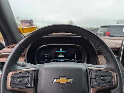 Used 2024 Chevrolet Suburban High Country image 12