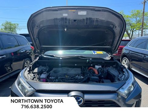 Used 2024 Toyota RAV4 LE AWD/4WD image 16