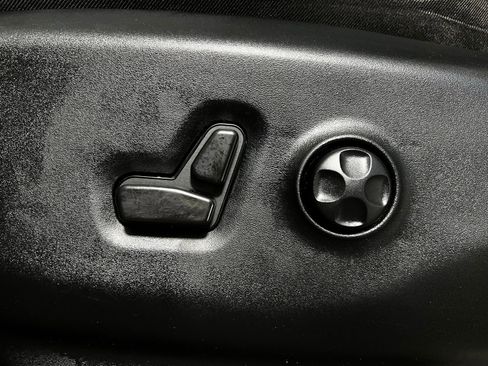 Used 2024 Chrysler Pacifica Touring-L image 14