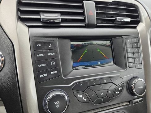 Used 2017 Ford Fusion SE FWD image 9