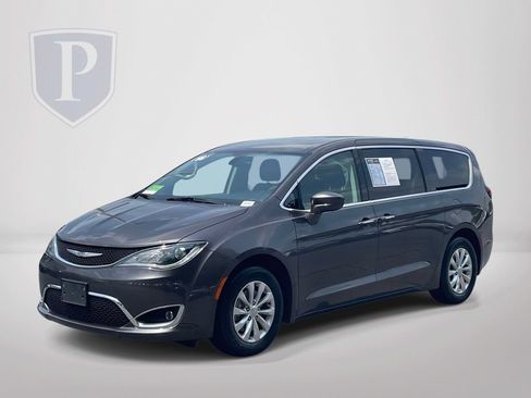 Certified 2018 Chrysler Pacifica Touring Plus FWD image 4