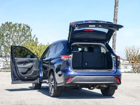 Used 2023 Toyota Highlander XLE image 29