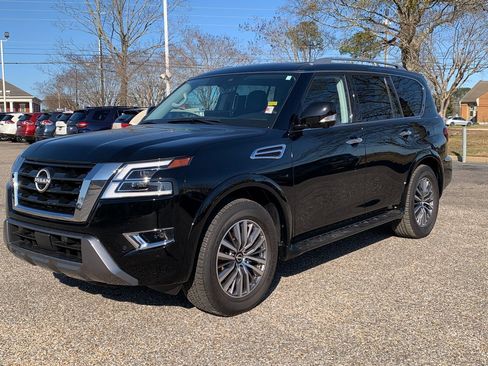 Used 2024 Nissan Armada SL w/ Captain's Chairs Package image 4