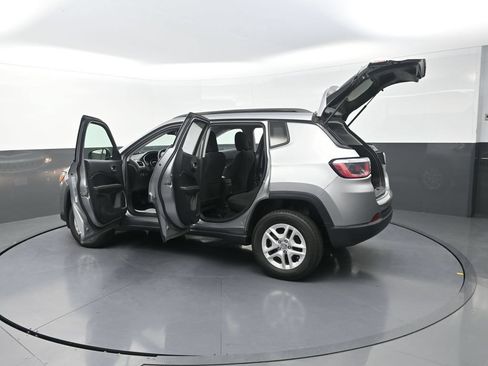 Used 2018 Jeep Compass Sport AWD/4WD image 33