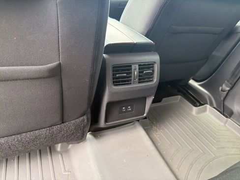 Used 2022 Nissan Rogue SV FWD image 25