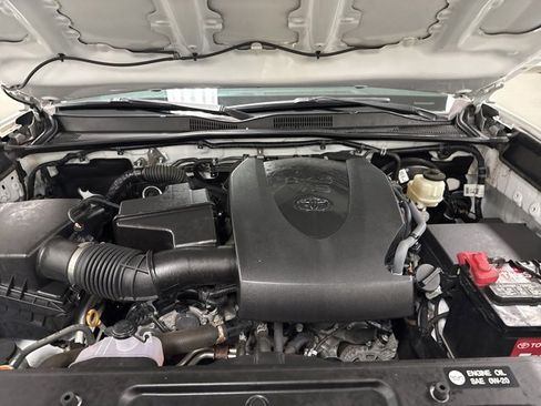 Used 2019 Toyota Tacoma SR image 35