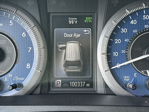 Used 2019 Toyota Sienna XLE w/ XLE Navigation Package FWD image 22