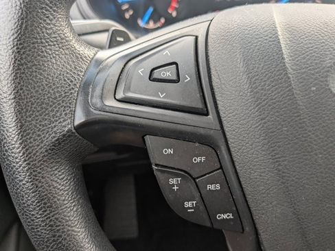 Used 2018 Ford Edge SE image 20