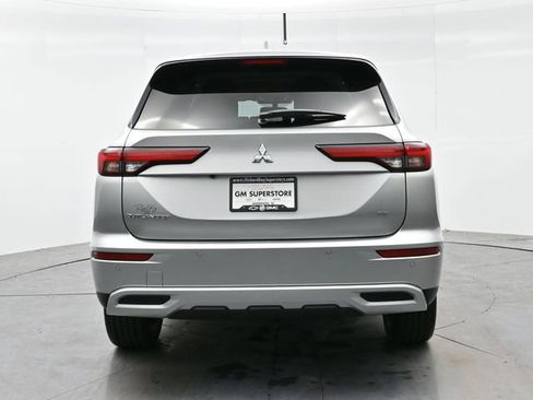 Used 2024 Mitsubishi Outlander SE image 6