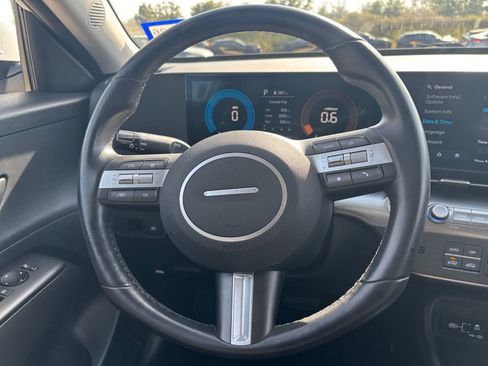 Used 2025 Hyundai Kona SEL image 28