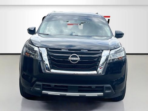 Used 2025 Nissan Pathfinder SL AWD/4WD image 2
