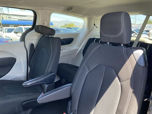 Used 2023 Chrysler Voyager LX FWD image 18