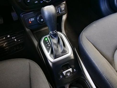 Used 2023 Jeep Renegade Latitude image 23