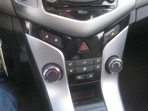 Used 2014 Chevrolet Cruze LS FWD image 15