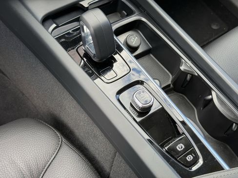 Certified 2025 Volvo XC60 B5 Plus image 26