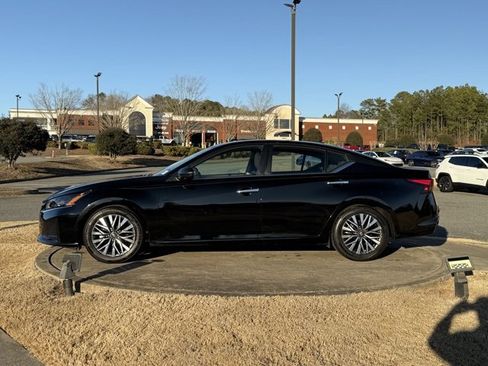 Used 2024 Nissan Altima 2.5 SV image 4