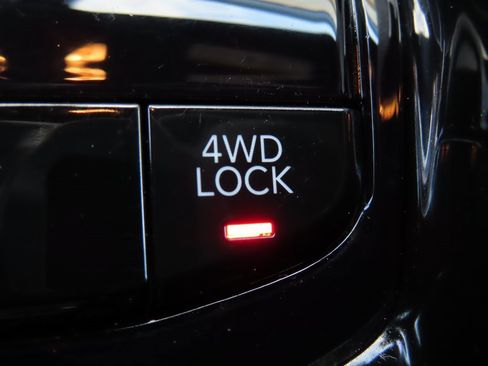 Certified 2023 Jeep Compass Limited image 9