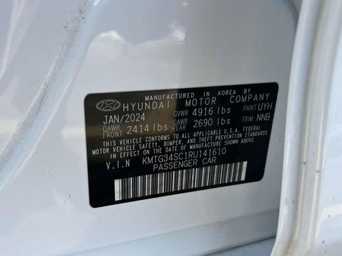 Used 2024 Genesis G70 2.5T image 17