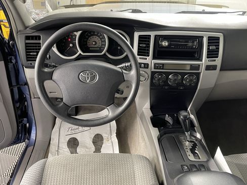Used 2004 Toyota 4Runner SR5 AWD/4WD image 12
