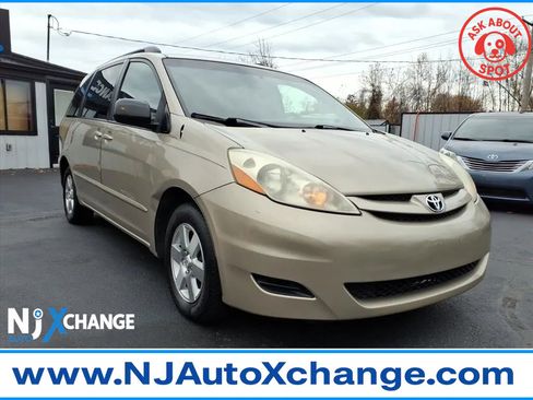 Used 2009 Toyota Sienna LE image 1