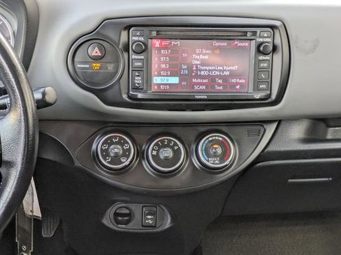 Used 2017 Toyota Yaris SE image 15