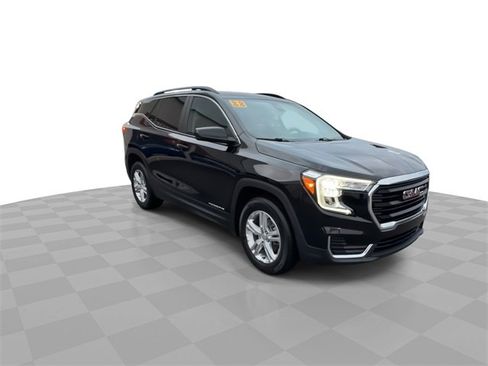 Certified 2022 GMC Terrain SLE w/ Driver Convenience Package image 2
