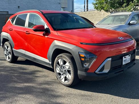 Used 2024 Hyundai Kona SEL AWD/4WD image 2
