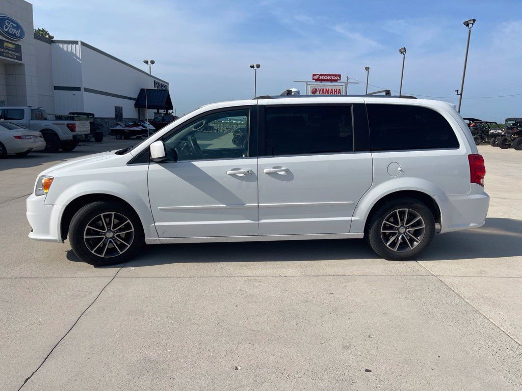 Used 2017 Dodge Grand Caravan SXT FWD image 1