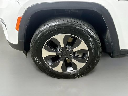 Used 2024 Jeep Grand Cherokee Limited 4xe AWD/4WD image 8
