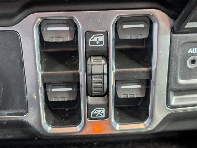 Used 2025 Jeep Gladiator Sport AWD/4WD image 17