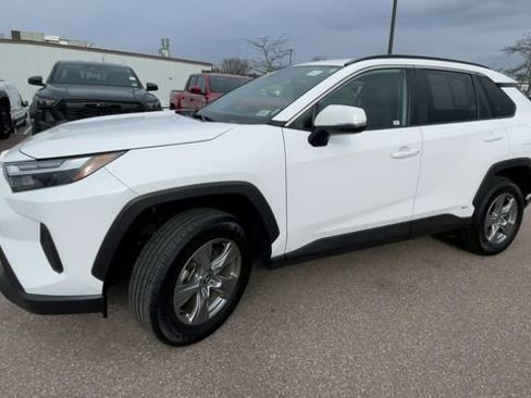 Used 2025 Toyota RAV4 XLE image 6