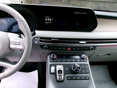 Used 2024 Hyundai Palisade Limited image 18