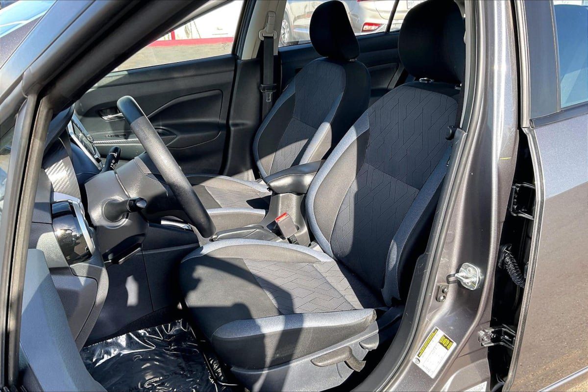Used 2024 Nissan Versa SV FWD image 23