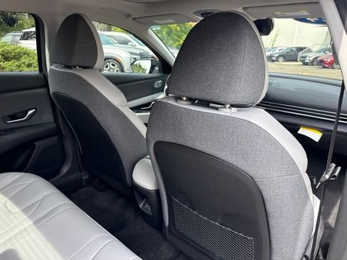 Used 2024 Hyundai Elantra Limited FWD image 30