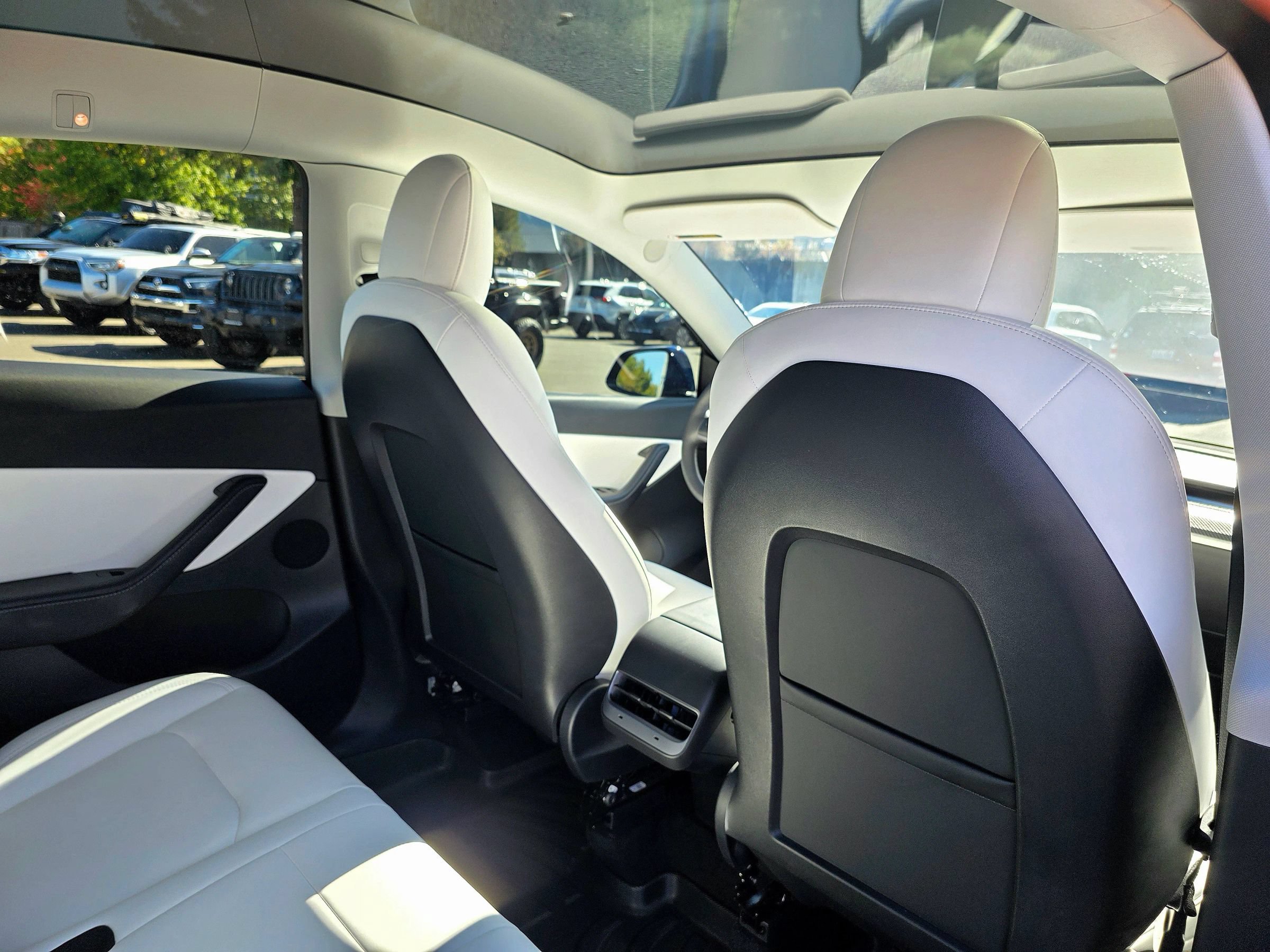 Used 2022 Tesla Model Y Long Range AWD/4WD image 57