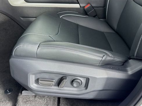 Used 2026 Toyota Tundra Limited AWD/4WD image 24