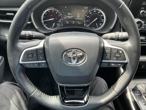 Used 2022 Toyota Highlander XSE FWD image 18