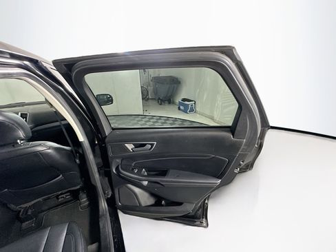 Used 2015 Ford Edge Titanium FWD image 31