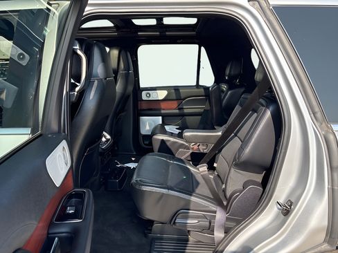 Used 2020 Lincoln Navigator Reserve w/ Luxury Package AWD/4WD image 8