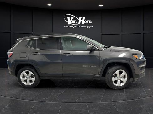 Used 2018 Jeep Compass Latitude w/ Popular Equipment Group AWD/4WD image 8