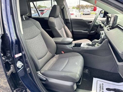 Used 2022 Toyota RAV4 XLE AWD/4WD image 25