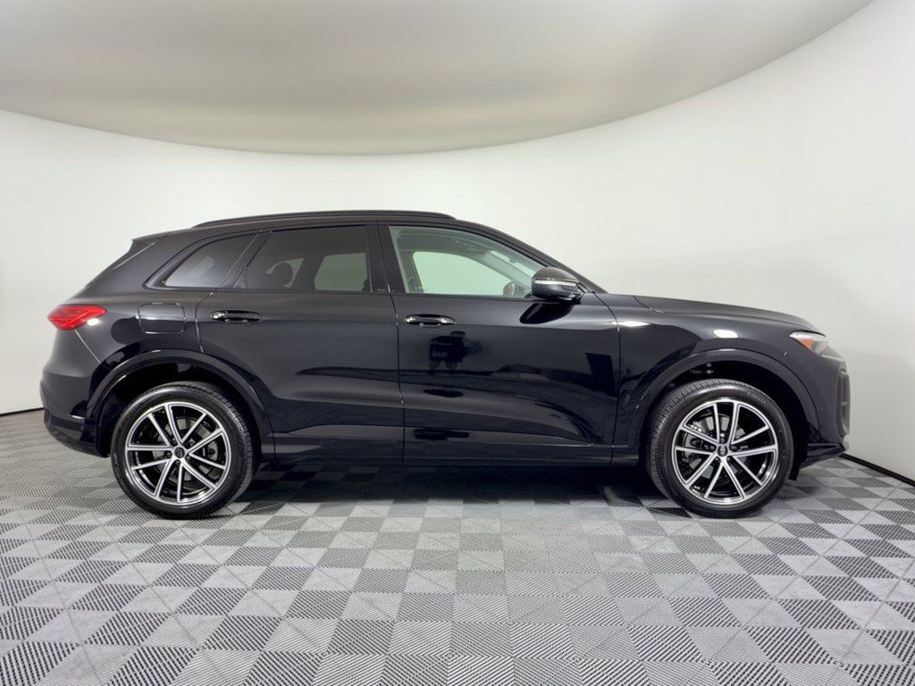 Used 2026 Audi Q5 Premium Plus w/ Premium Plus AWD/4WD image 8