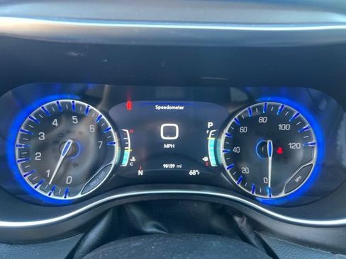 Used 2019 Chrysler Pacifica Limited FWD image 32