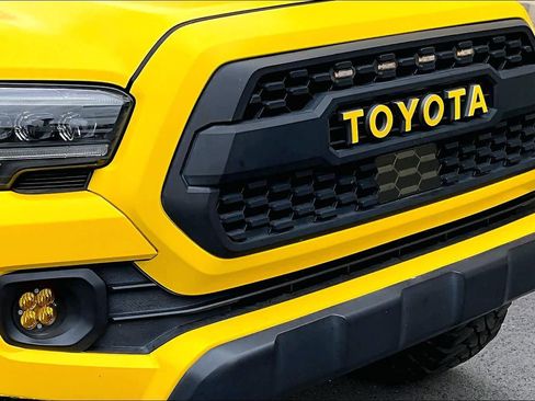 Used 2021 Toyota Tacoma SR5 AWD/4WD image 29