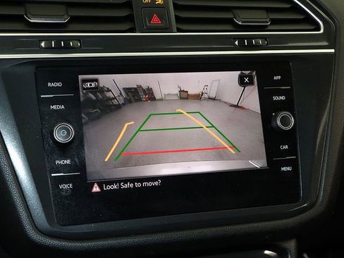 Used 2024 Volkswagen Tiguan SE AWD/4WD image 18