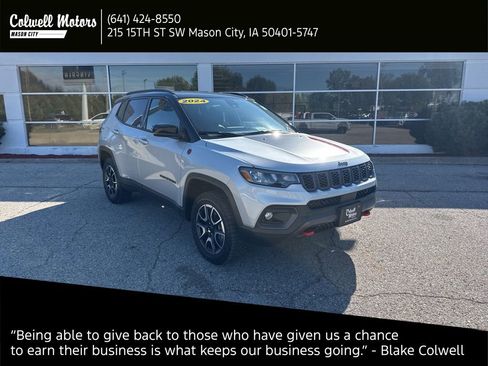 Used 2024 Jeep Compass Trailhawk image 1