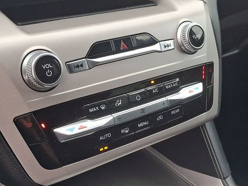 Used 2023 Ford Explorer XLT image 16