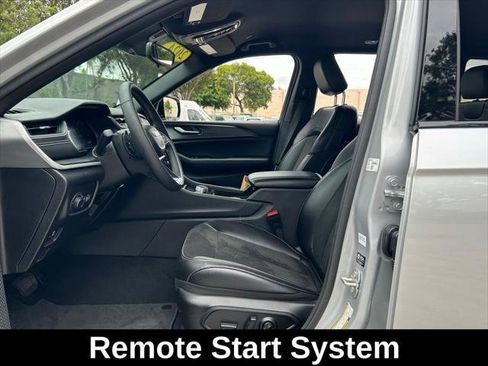 Certified 2024 Jeep Grand Cherokee Altitude image 17