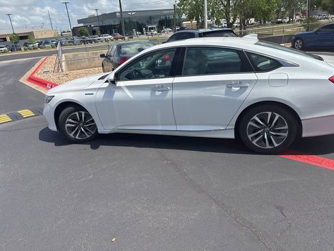 Used 2020 Honda Accord Touring image 3
